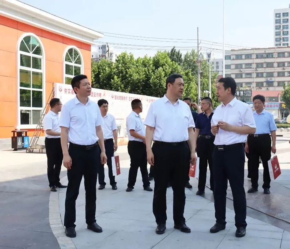 济宁市国资委党委书记、主任张华山带队到济宁国投麷街项目实地调研