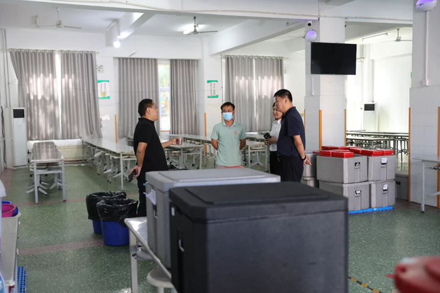 康元公司到乔羽小学环北校区调研中央厨房营养餐情况