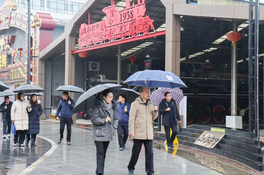 济宁市公共就业和人才服务中心、任城区人力资源和社会保障局等领导观摩麷街项目