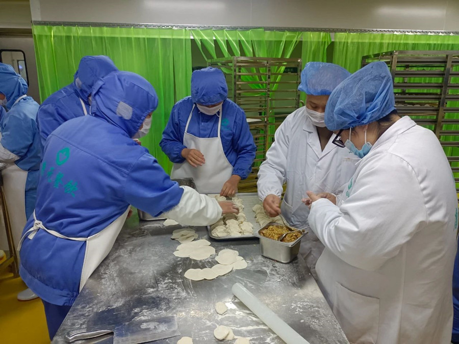 康元公司开展“浓浓饺子香 暖暖冬至情”冬至主题活动