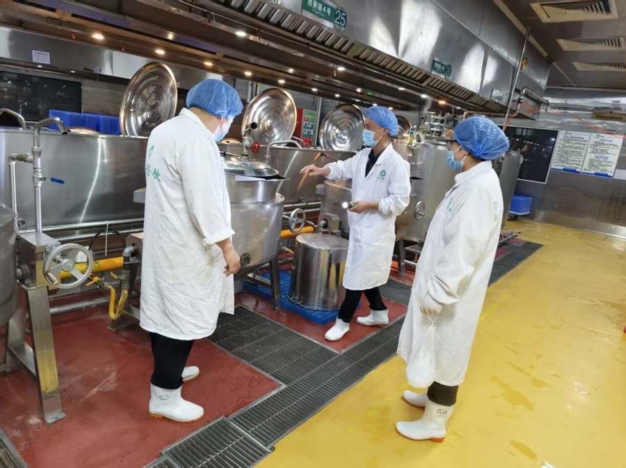 国庆值守保平安 严检护航食安心 康元公司筑牢餐饮防线