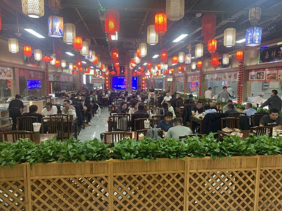“济州宴”自助餐厅人气持续走高 军粮供应站保障有力